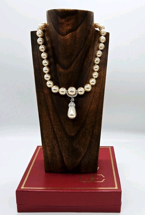 KJL Treasures of the Duchess Faux Pearl Necklace Crystal Drop Box Vintage 18 in