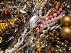 vintage-to Now-BROKEN -REAL JUNK-ALL NOT WEARABLE-GOLD TONE-jewelry Lot- 14 Lb
