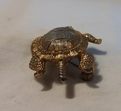 Vtg. Gold Tone Turtle Brooch Pin With Moving Head See Description