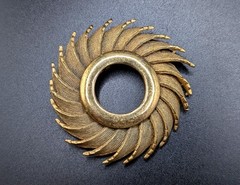 Vintage 1955 – 1968 HAR Textured Gold Tone Sunburst Brooch Pin 2 1/4″