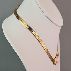 Vintage Trifari Necklace Pink Pendant Gold Tone Herringbone Chain 16.5″