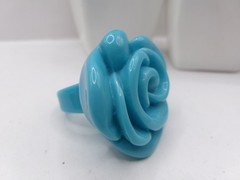 Vintage Plastic Lucite Molded Flower Ring~SIZE 8-8 1/2~TURQUOISE~1970’s~80’s