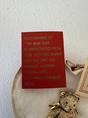 THE BEAR CLUB 24k Gold-Plated Pewter Teddy Bear Pin in Heart Shaped Box 1996