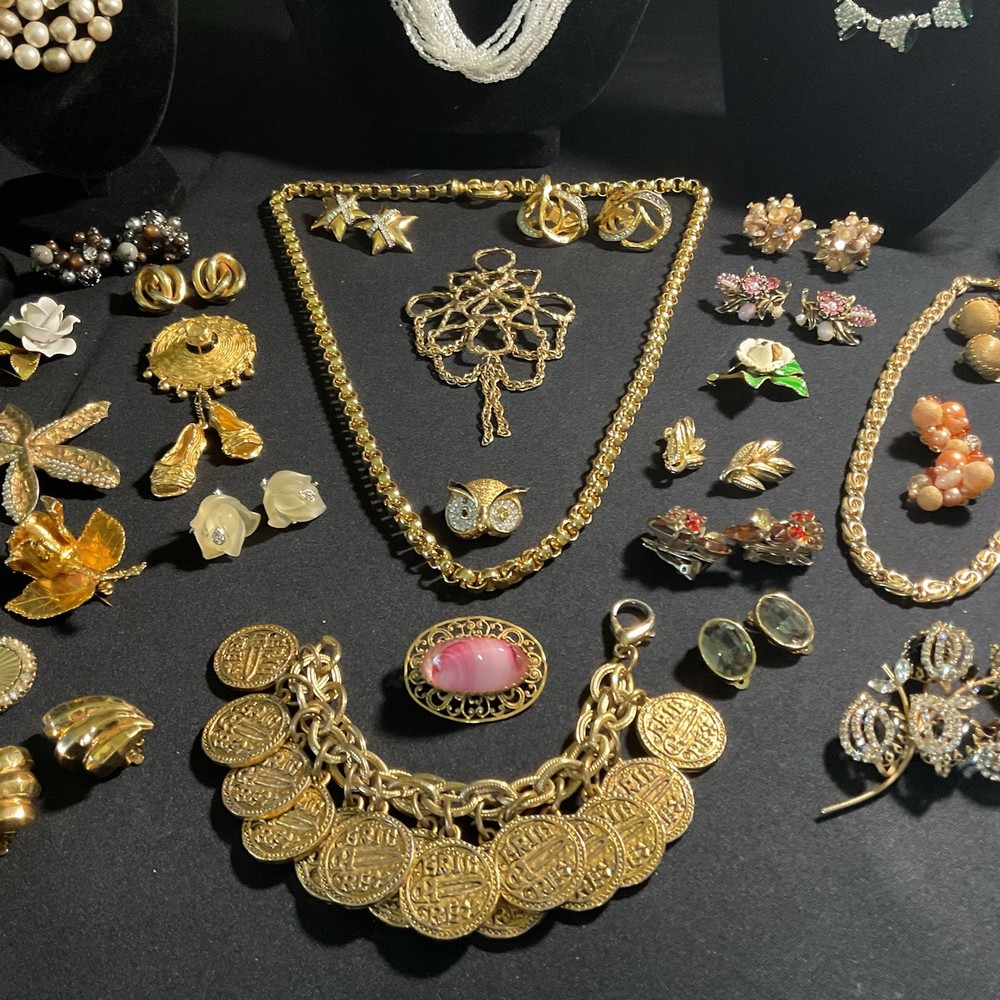 Vintage Rhinestone Jewelry Lot (High End Pieces) See Description