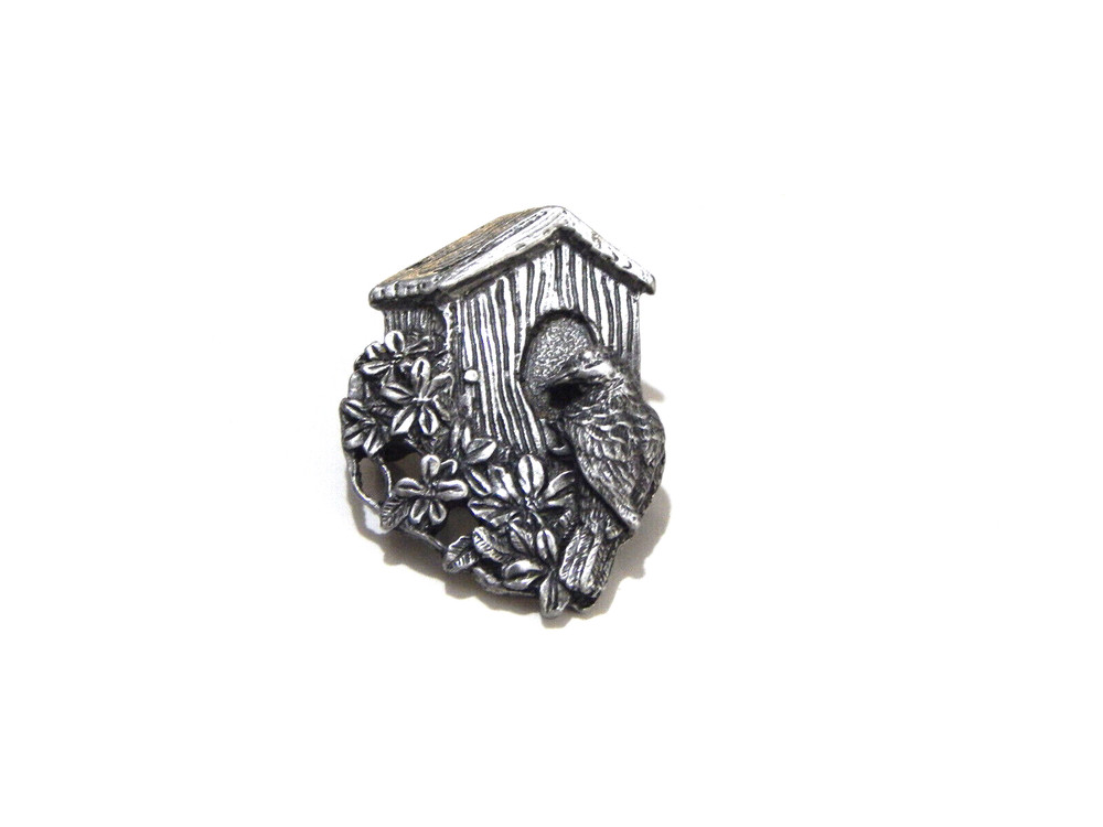 BIRDS AND BLOOMS pin brooch 1997 VINTAGE 1 1/4″ pewter Bird with Birdhouse