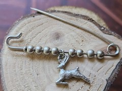 XL Saftey Pin W Reindeer Deer Xmas Charm Silver-Tone Beads 3″ Articulated