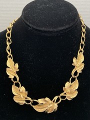 Trifari TM kunio Matsumoto Gold tone Ivy leaf design necklace Vintage estate