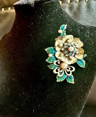 Vtg. Monet Gold Tone Faux Pearl Teal Enamel Flower Brooch BinC