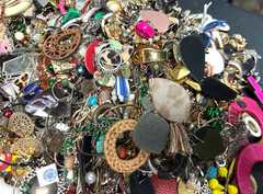 15.8 Pounds Pierced Vintage To Fashion Mixed Metals Earrings Jewelry Lot #69