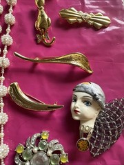 Lot Of Vintage Jewelry Mix Brooches Necklaces Bracelet Earrings Ring