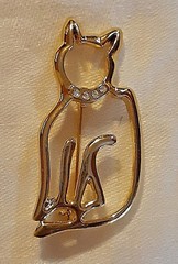 Vintage “AAI” Gold Tone Cat Brooch (0 – 26)