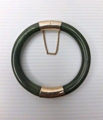 Vintage Green Nephrite Jade Hinged Gold Tone Bangle Bracelet Push Lock