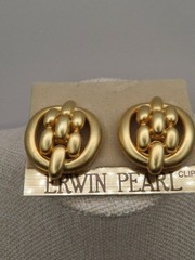 Vintage Erwin Pearl Gold Brushed Chain Link Clip On Earrings On Card