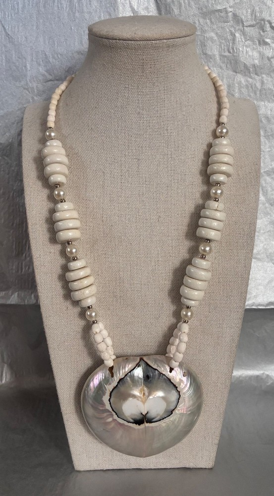 Vintage Pearlized Ammonite Fossil White Beaded Pendant Statement Necklace 21″