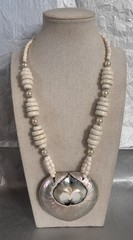 Vintage Pearlized Ammonite Fossil White Beaded Pendant Statement Necklace 21″