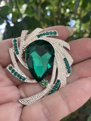 Large Silvertone Emerald GREEN RHINESTONE Marquis Swirled Pin Brooch