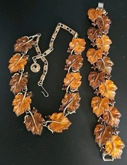 Signed Vintage Lisner Two Tone Amber/Brown Thermoset Oak Leaf Parure Set