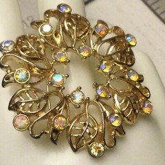 Stunning Vintage Estate Goldtone & AB Rhinestone Snowflake Wreath Brooch