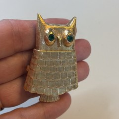 Vintage 1960’s Avon Green Eyed Perfume Owl Brooch Pin Gold Tone