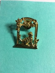 Vintage Gold Tone Cat In Window Tac Pin Jewelry SM-33