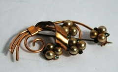 Bouquet of Faux Pearl Flower Brooch Pin in Gold Tone Vintage 2 3/4″ by 1 1/2″
