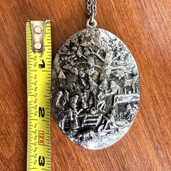 Vintage Revlon Heirloom Solid Perfume Locket Pendant Necklace Silver Tone In Box
