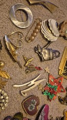 Vintage Brooches Set Mixed Lot Materials Metal Wood Plastic Gold Tone