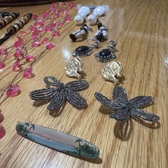 Very Vintage Lot of Costume Jewelry Pieces 17 Pc Project Wearable Signed Stamp88
