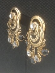Signed CRAFT Goldtone intertwined circles black clear stones dangle earrings