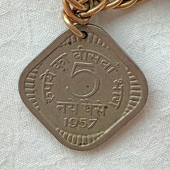 VINTAGE COIN CHARM BRACELET 11 INT COINS