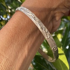 Vintage Sterling Silver Leaf Scroll Repousse Skinny Bangle Bracelet Size M-L