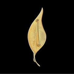 Vintage Gold Tone Leaf Brooch Signed STAR 3.5 Inches Elegant Design