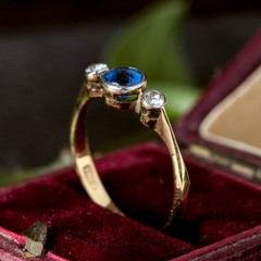 LOVELY ANTIQUE ENGLISH 18K GOLD DIAMOND SAPPHIRE 3-STONE RING c1890