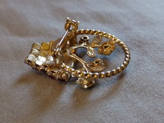 Beautiful Vintage Uranium Glass and Rhinestone Flower Basket Brooch.