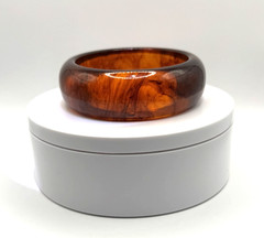 Gorgeous marbled root beer Lucite bracelet; 2.4 ounces; 7.75 inch wrist