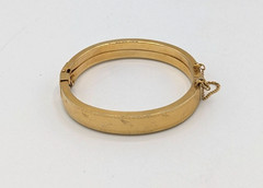 Vintage Etched Hinged Bangle Bracelet Flowers Gold Tone MCM Safety Chain 7.25″