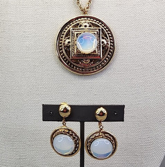 Vintage Opalite Necklace Clip Earrings Set Round Glass Gold Tone Pendant 24″