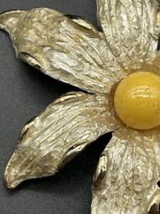 Vintage Kramer Floral Flower Textured Detail Brooch Pin