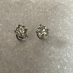 Vintage Silver Tone Stud Earrings Clear Round Stones 0.40g 0.25in Classic