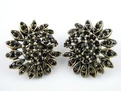Vintage Gilt Brass Red Garnet Studded Clip on Earrings 10g Starburst Motif .75In