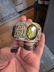 Vtg Silver Tone Hinged Bangle Bracelet Green Faceted Crystal Oval Etched Band