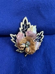 Vtg KC Collection Green Stone Enamel Brass Golden Double Leaf Brooch Pin