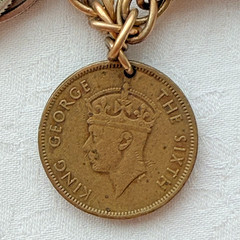 VINTAGE COIN CHARM BRACELET 11 INT COINS