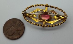 Vintage Oval Red/Orange Variegated Stone Gold Tone Pin Brooch Lapel