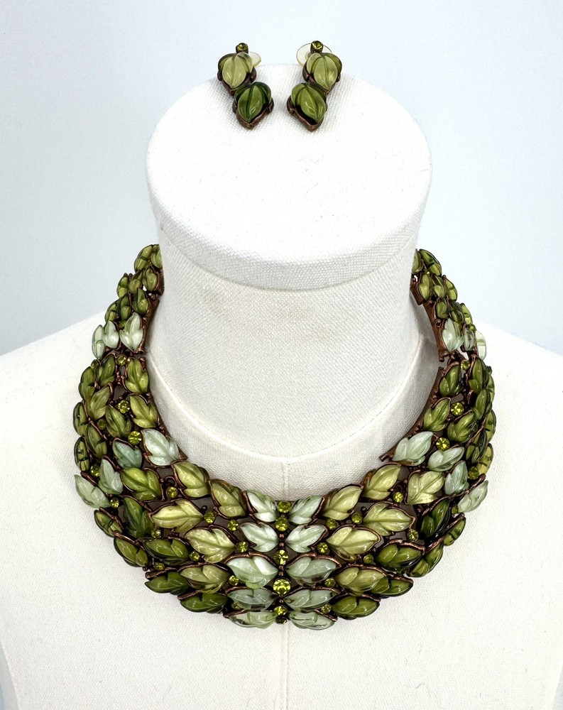 Vintage thermoset Statement Collar Necklace And Earrings Green Leaf