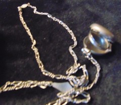 Vtg. 1928 Chain w Round Photo Pendant – OPEN UP FOUR 4 PHOTO CHAMBERS – Unique!