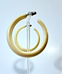Vintage Huge Creamy Beige Plastic Hoop Earrings Pierced 2″ Diameter! MOD 1960’s
