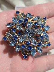 Vintage JULIANA Brooch Layered Hues of Blue Rhinestone Beautiful Gold Tone
