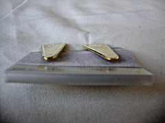 VINTAGE 1970s SAMUEL HUANG DESIGNER CLOISONNE RETRO MOD WHITE STUD EARRINGS