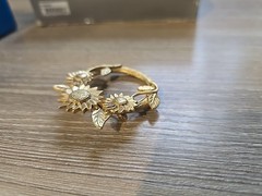 Vintage Gold Tone Sunflower Wreath Brooch 2 Inch Diameter